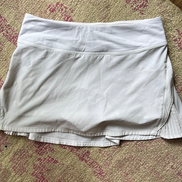 Lululemon play off the the pleats skirt SIZE 4–white - Picture 3 of 4